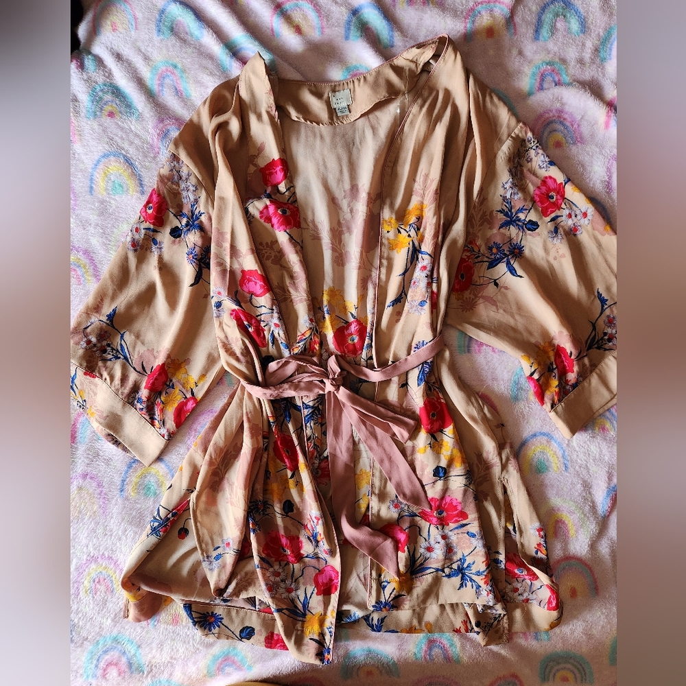 Silky robe in pink & yellow floral by A New Day size 1X/2X.